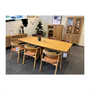 OUTLET - Alcor tøndeformet plankebord - Massiv eg naturolie - Mål: 105 x 240 cm.